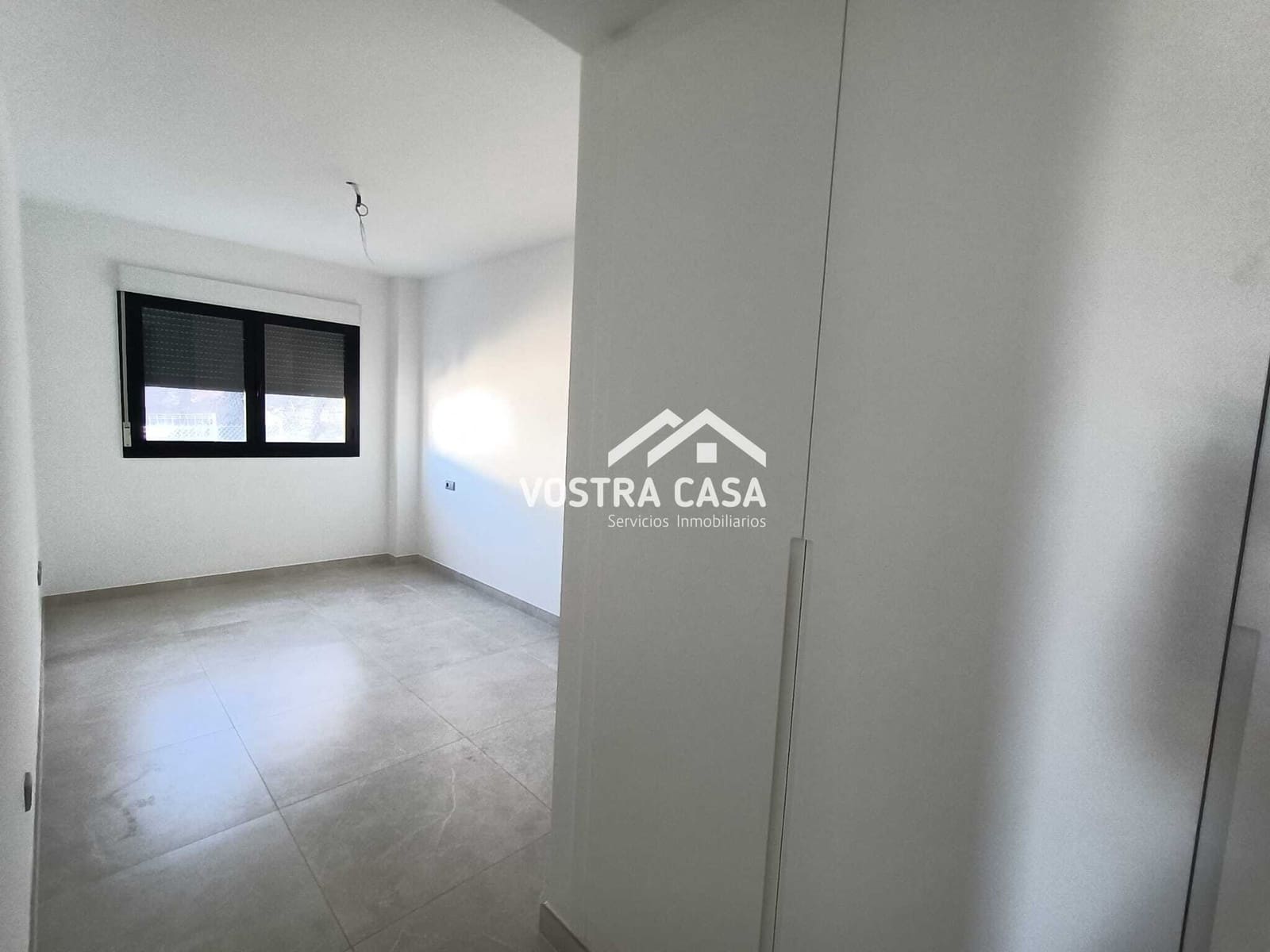 Villa/Maison Semi-Mitoyenne de 4 chambres à louer à Chiva - 2 200 € (Ref: 9747102)