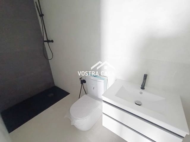 Villa/Maison Semi-Mitoyenne de 4 chambres à louer à Chiva - 2 200 € (Ref: 9747102)