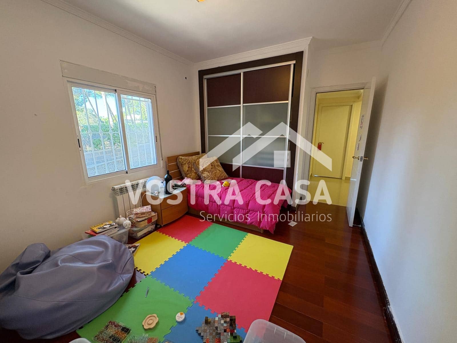 Villa til salgs i Chiva - € 830 000 (Ref: 9747105)