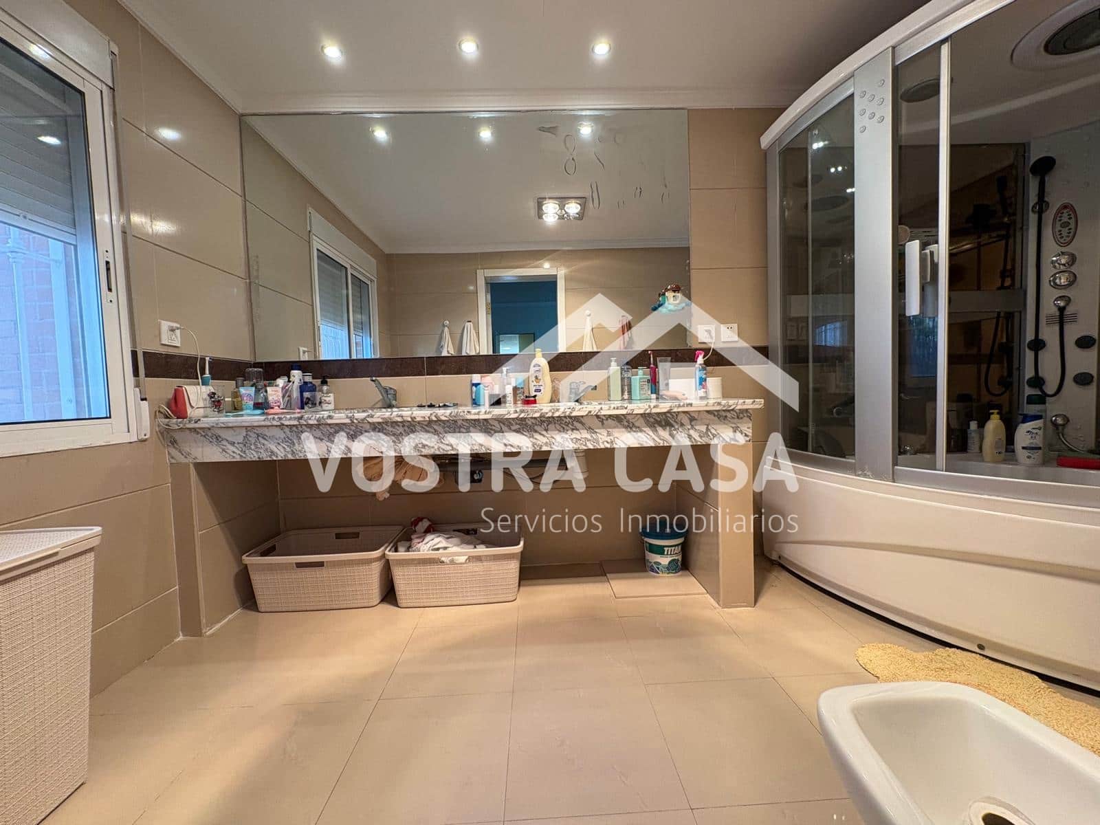 Villa til salgs i Chiva - € 830 000 (Ref: 9747105)