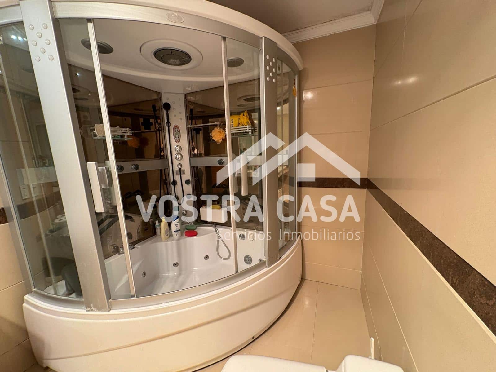 Villa til salgs i Chiva - € 830 000 (Ref: 9747105)