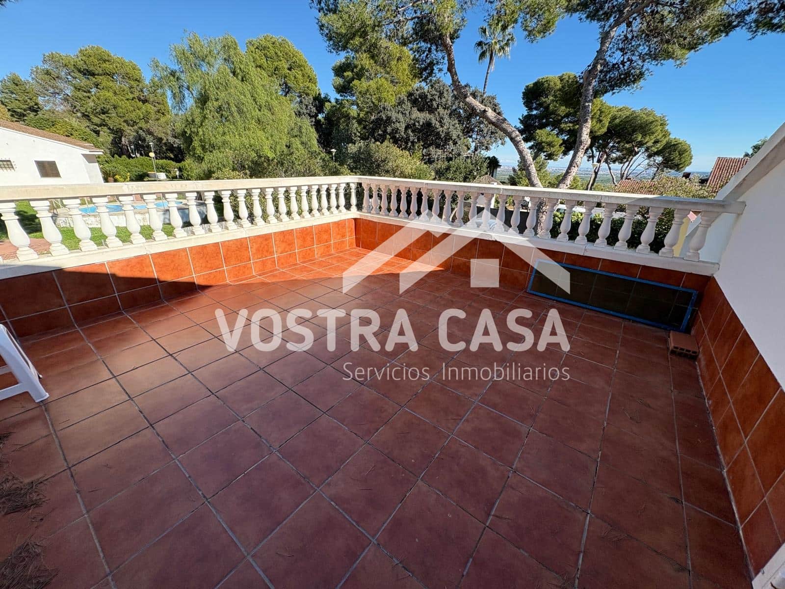 Villa til salgs i Chiva - € 830 000 (Ref: 9747105)