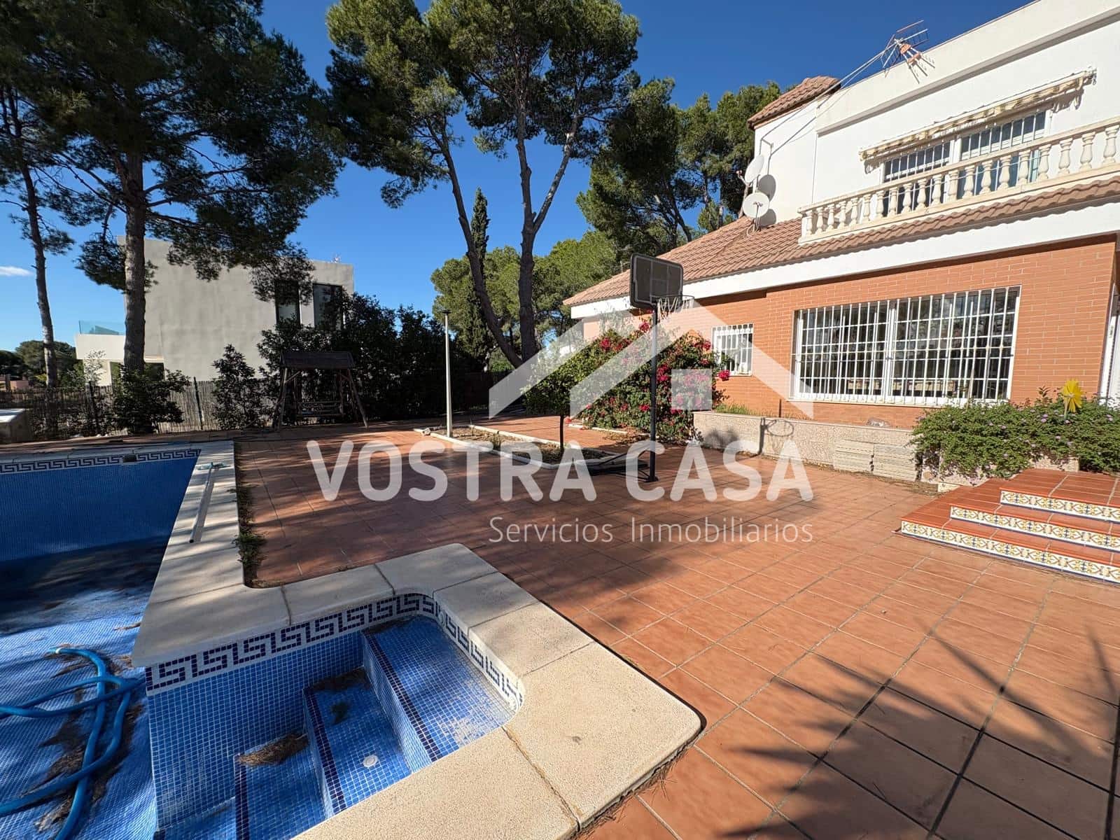 Villa til salgs i Chiva - € 830 000 (Ref: 9747105)