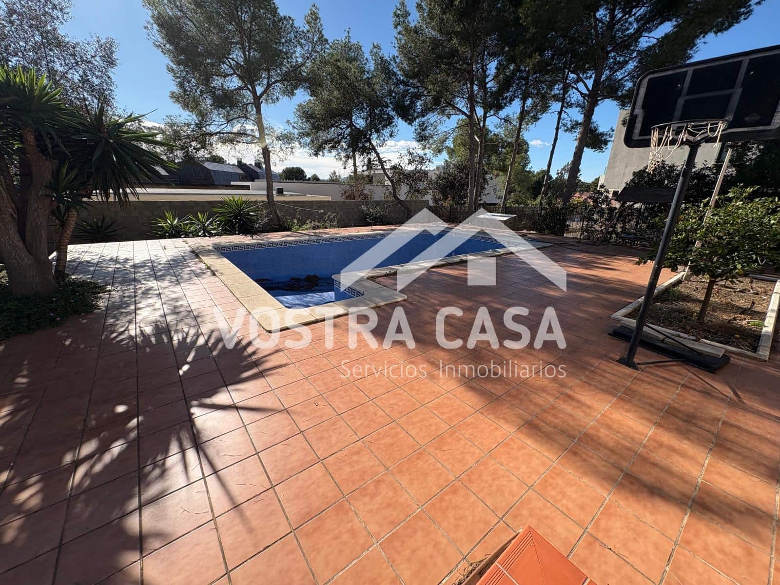 Villa til salgs i Chiva - € 830 000 (Ref: 9747105)