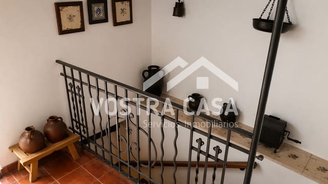 6 slaapkamer Huis te koop in Requena - € 198.000 (Ref: 9793724)