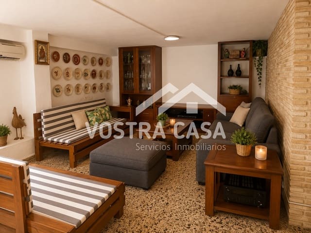 8 soverom Villa til salgs i Chiva med svømmebasseng garasje - € 270 000 (Ref: 9818874)