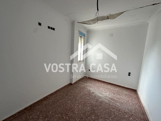 4 makuuhuone Asunto myytävänä paikassa Requena - 58 100 € (Ref: 9860704)