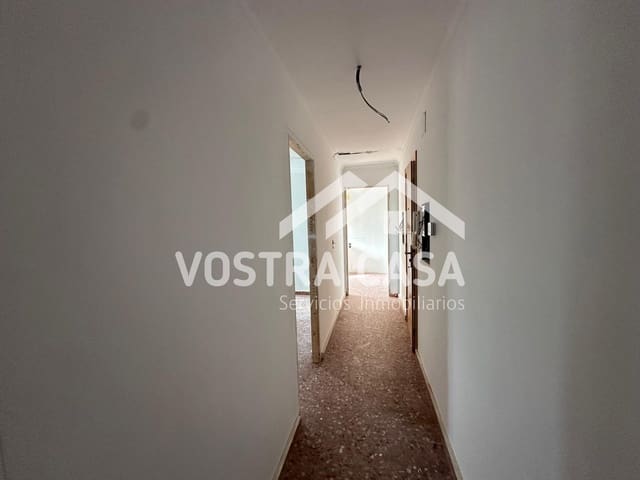 4 makuuhuone Asunto myytävänä paikassa Requena - 58 100 € (Ref: 9860704)