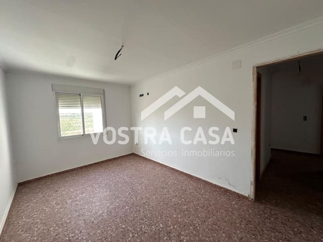 4 makuuhuone Asunto myytävänä paikassa Requena - 58 100 € (Ref: 9860704)