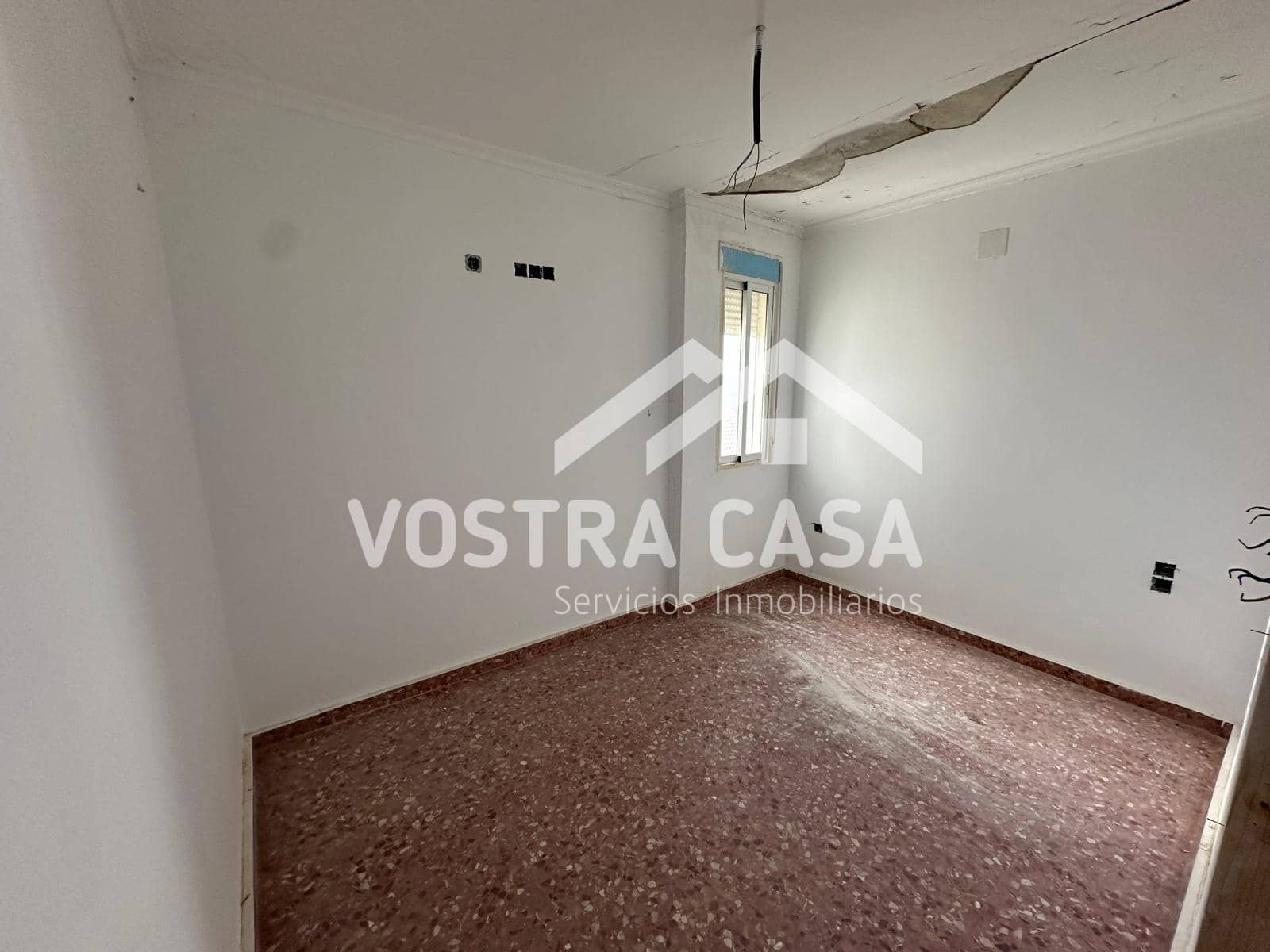 4 makuuhuone Asunto myytävänä paikassa Requena - 58 100 € (Ref: 9860704)
