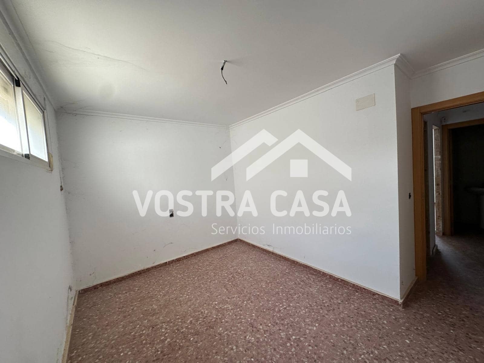 4 makuuhuone Asunto myytävänä paikassa Requena - 58 100 € (Ref: 9860704)