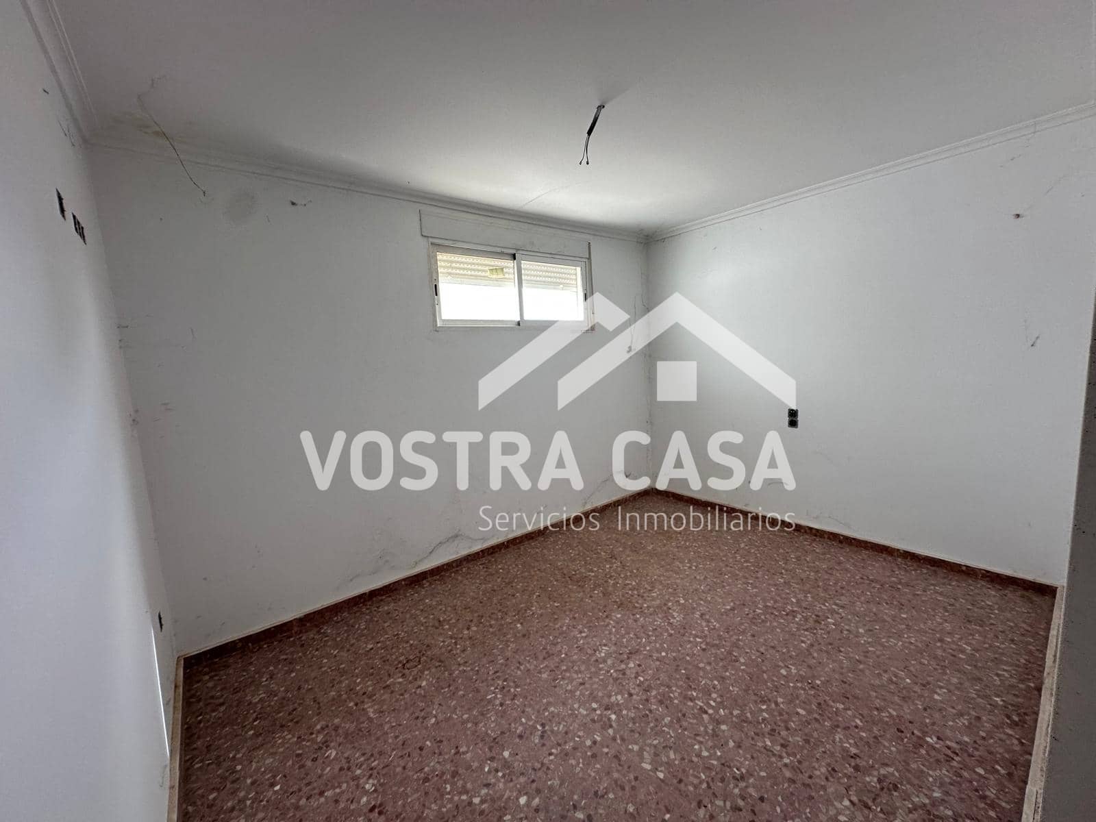 4 makuuhuone Asunto myytävänä paikassa Requena - 58 100 € (Ref: 9860704)