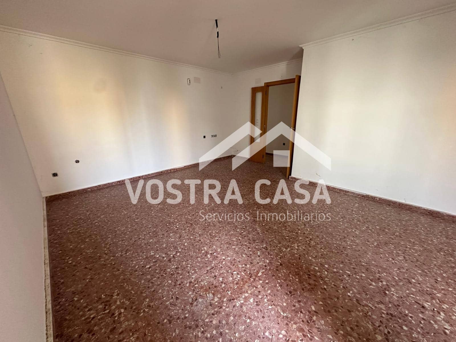 4 makuuhuone Asunto myytävänä paikassa Requena - 58 100 € (Ref: 9860704)