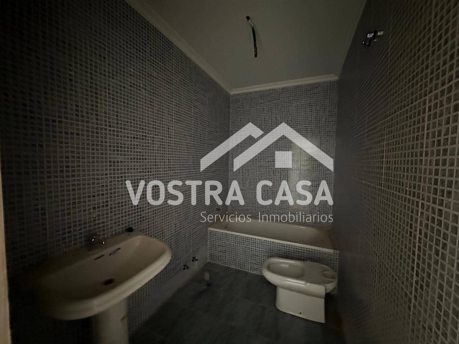 4 makuuhuone Asunto myytävänä paikassa Requena - 58 100 € (Ref: 9860704)