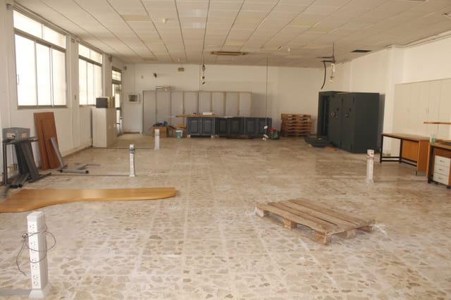 Commercieel te koop in Tavernes de la Valldigna - € 350.000 (Ref: 7333591)