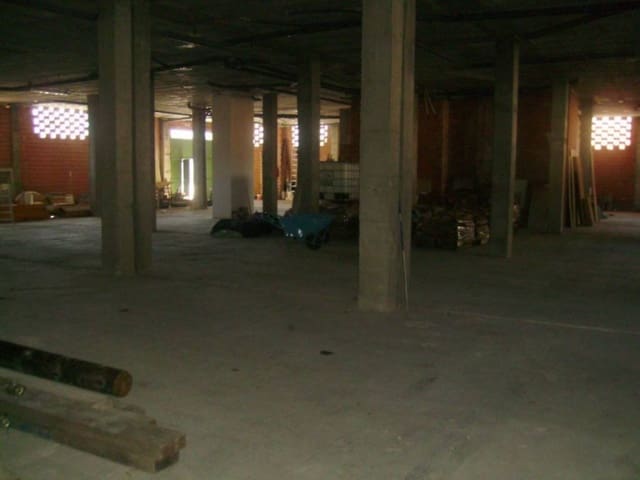 Commercieel te koop in Tavernes de la Valldigna met garage - € 650.000 (Ref: 7369925)