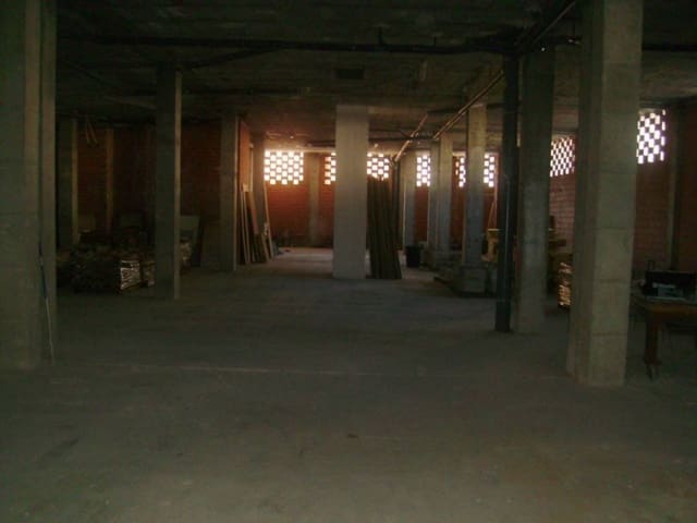 Commercieel te koop in Tavernes de la Valldigna met garage - € 650.000 (Ref: 7369925)