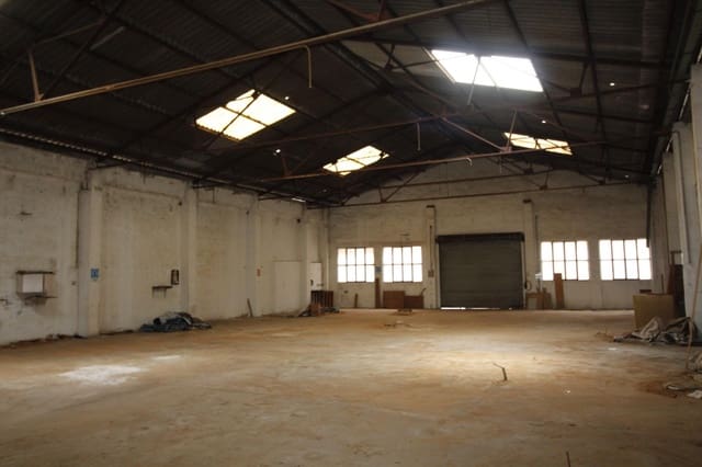 Commercieel te koop in Tavernes de la Valldigna - € 1.000.000 (Ref: 7383325)