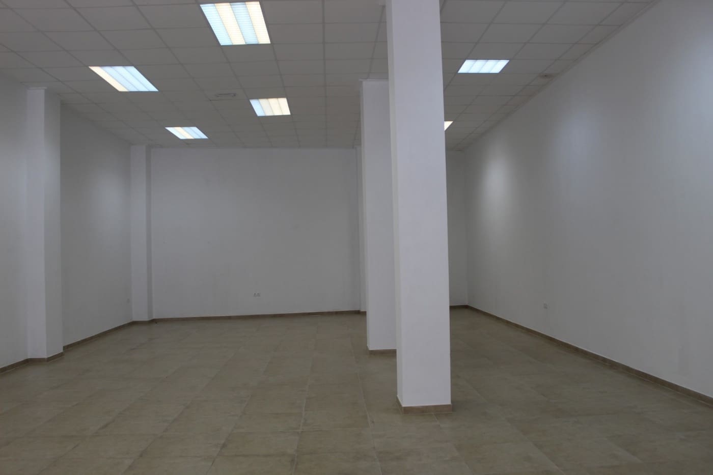 Commercial for sale in Gandia - € 140,000 (Ref: 7450625)