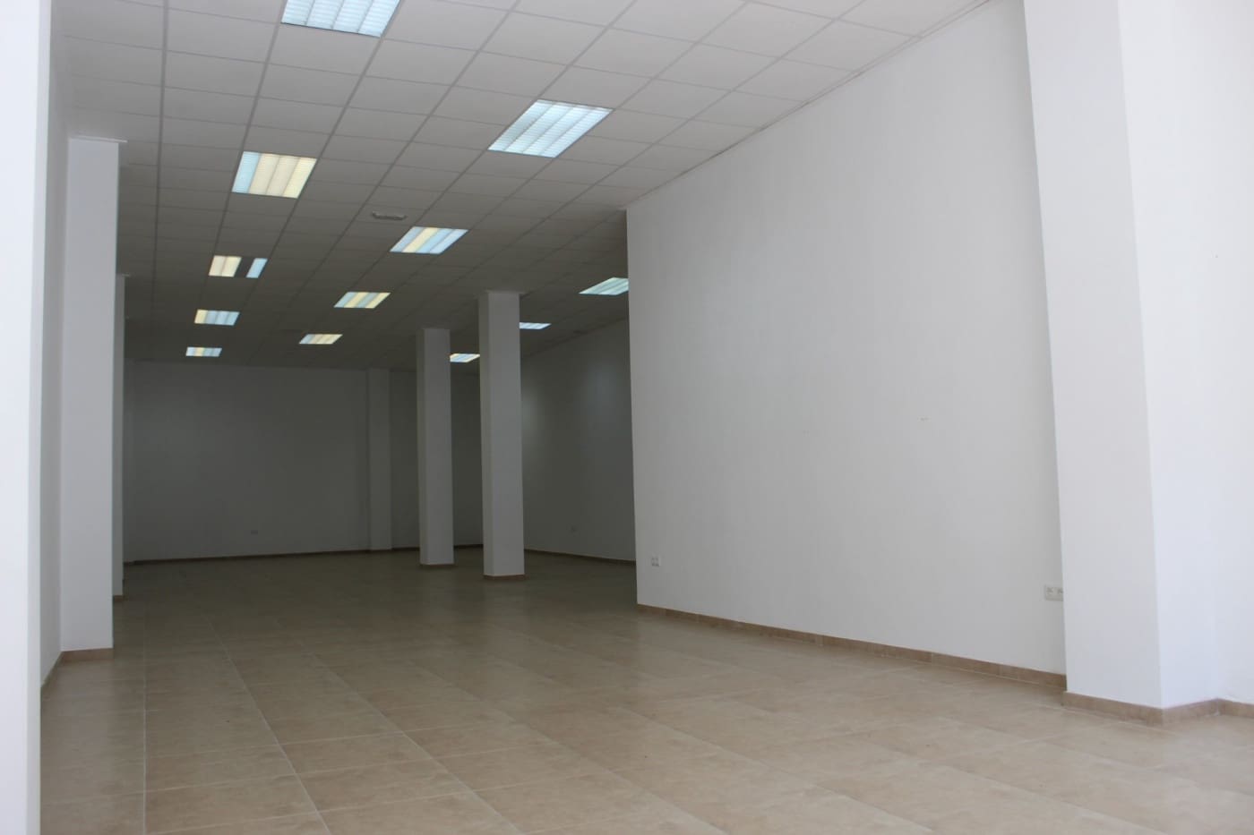 Commercial for sale in Gandia - € 140,000 (Ref: 7450625)