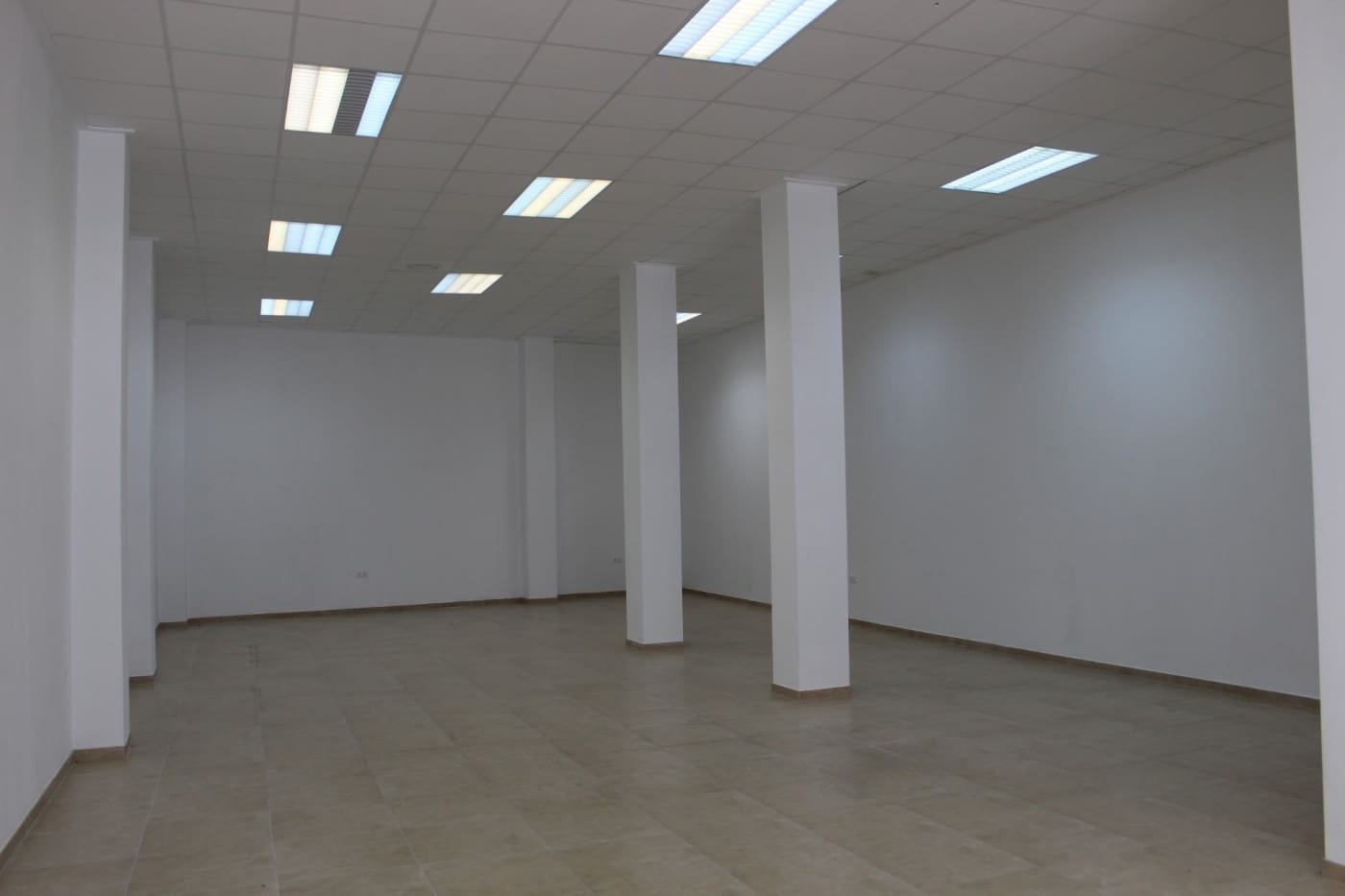 Commercial for sale in Gandia - € 140,000 (Ref: 7450625)