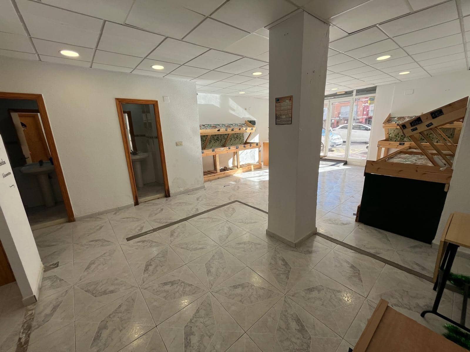 Commercial for rent in Tavernes de la Valldigna - € 450 (Ref: 7897217)