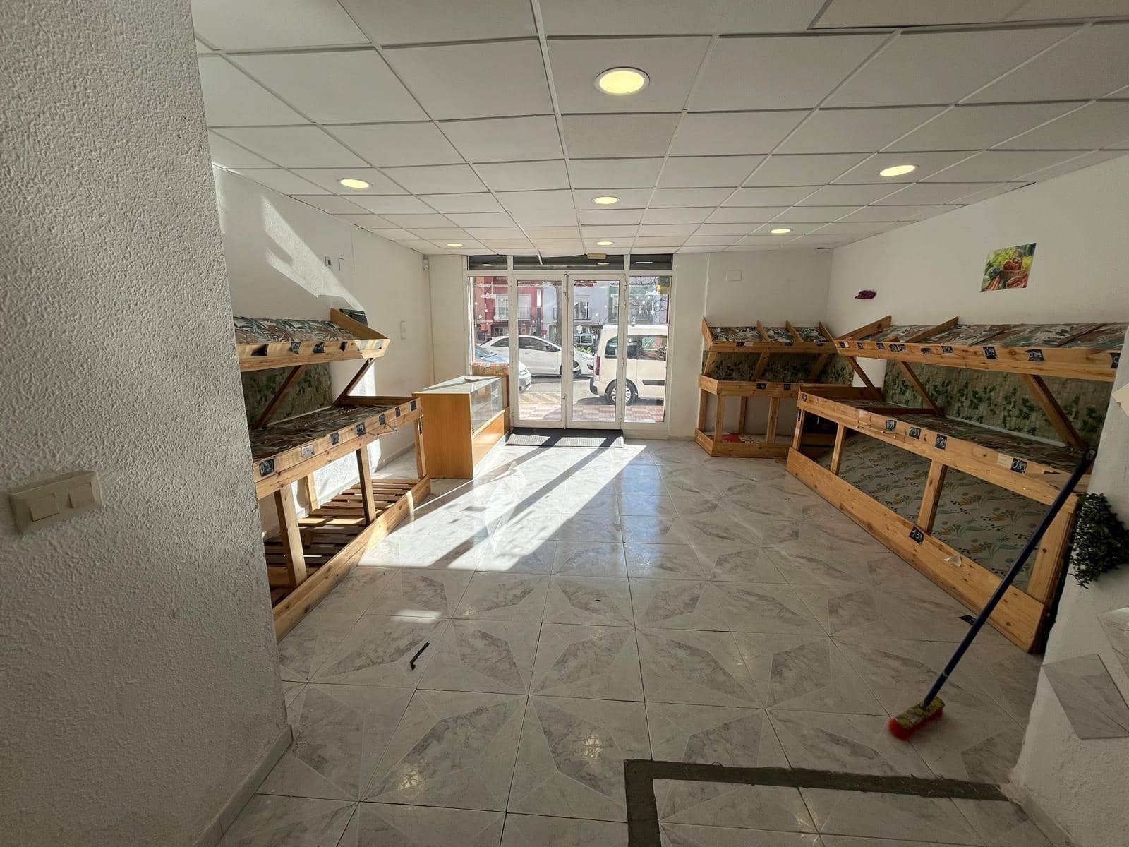 Commercial for rent in Tavernes de la Valldigna - € 450 (Ref: 7897217)