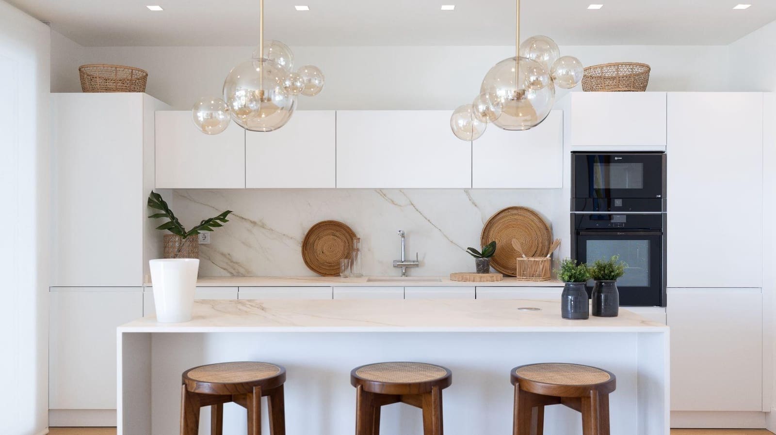 2 bedroom Apartment for sale in Benidorm with pool garage - € 1,100,000 (Ref: 8362907)