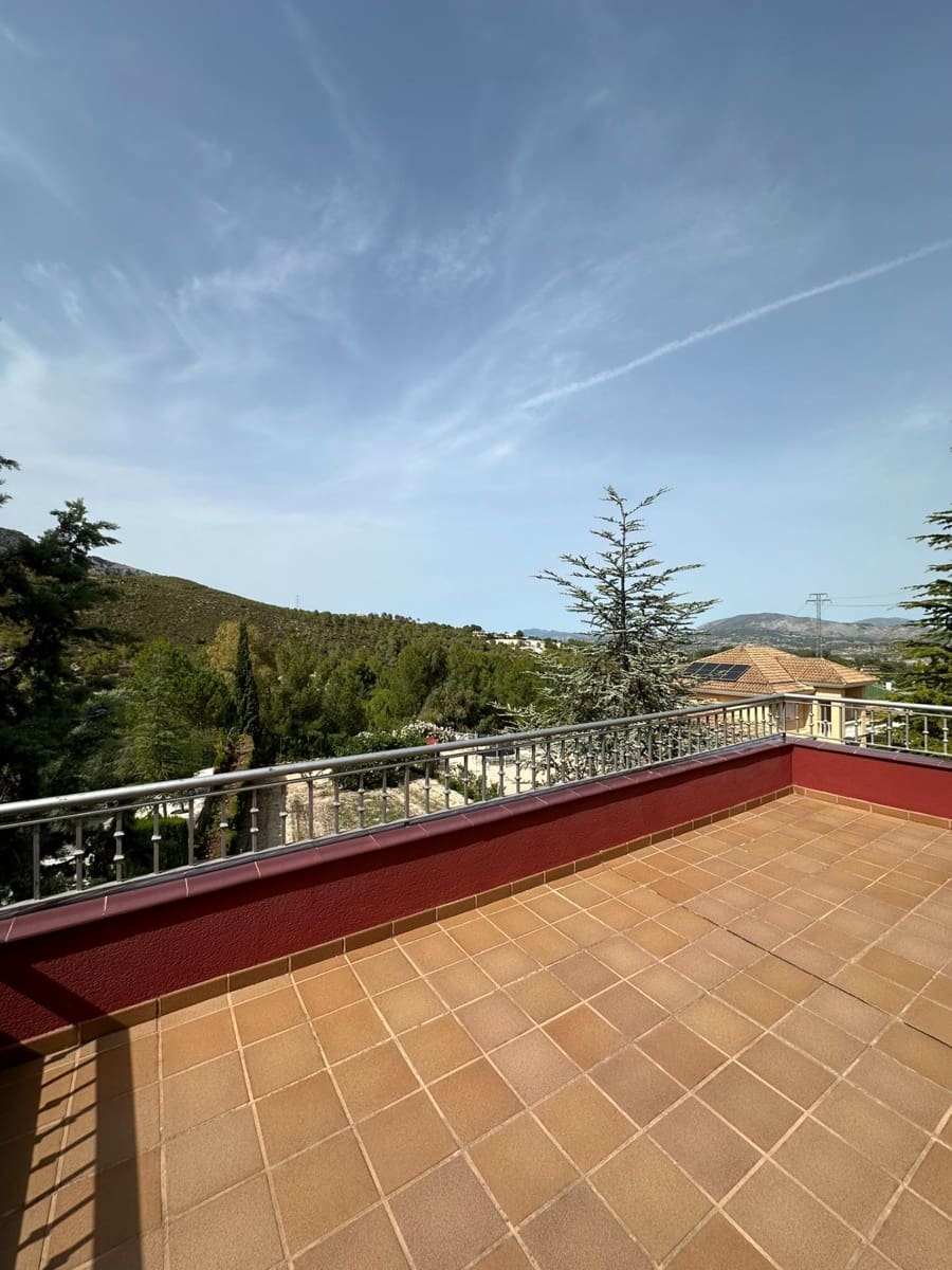 4 soveværelse Villa til salg i Cocentaina med swimmingpool garage - € 630.000 (Ref: 8415166)