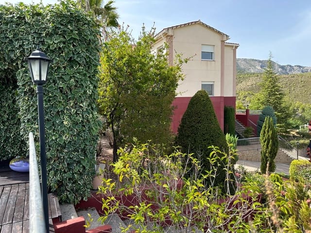 4 soveværelse Villa til salg i Cocentaina med swimmingpool garage - € 630.000 (Ref: 8415166)