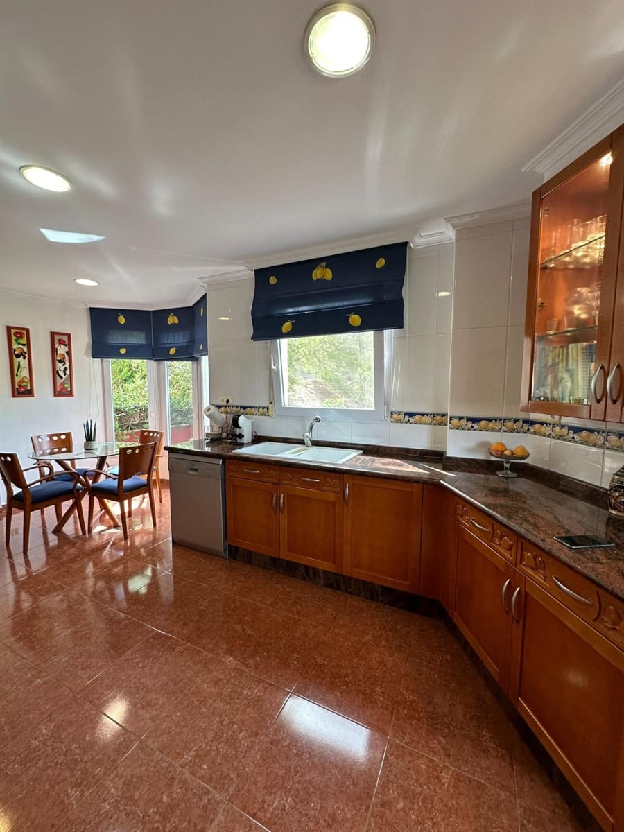 4 soveværelse Villa til salg i Cocentaina med swimmingpool garage - € 630.000 (Ref: 8415166)