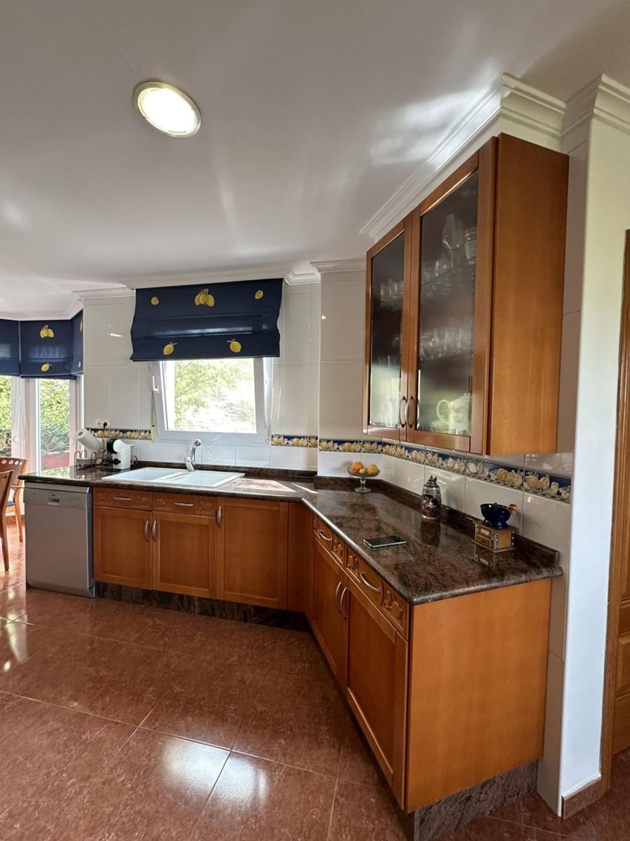 4 soveværelse Villa til salg i Cocentaina med swimmingpool garage - € 630.000 (Ref: 8415166)