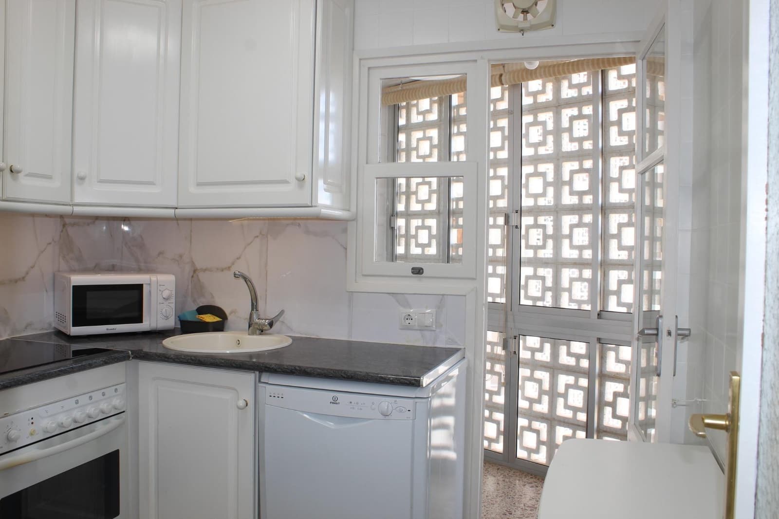 3 slaapkamer Appartement te koop in Playa de San Juan met zwembad - € 430.000 (Ref: 8645156)