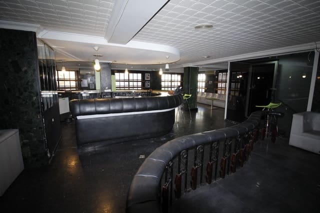 Bedrijf te huur in Tavernes de la Valldigna - € 600 (Ref: 8682586)