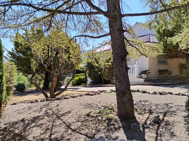 6 soveværelse Villa til salg i Cocentaina med garage - € 600.000 (Ref: 8918040)