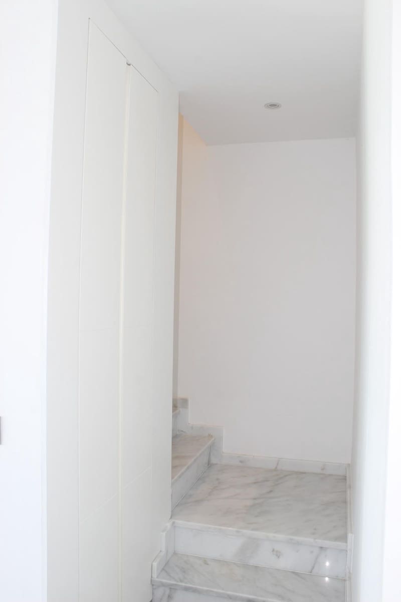 4 soveværelse Semi-Rækkehus til salg i Gandia med garage - € 800.000 (Ref: 8938677)