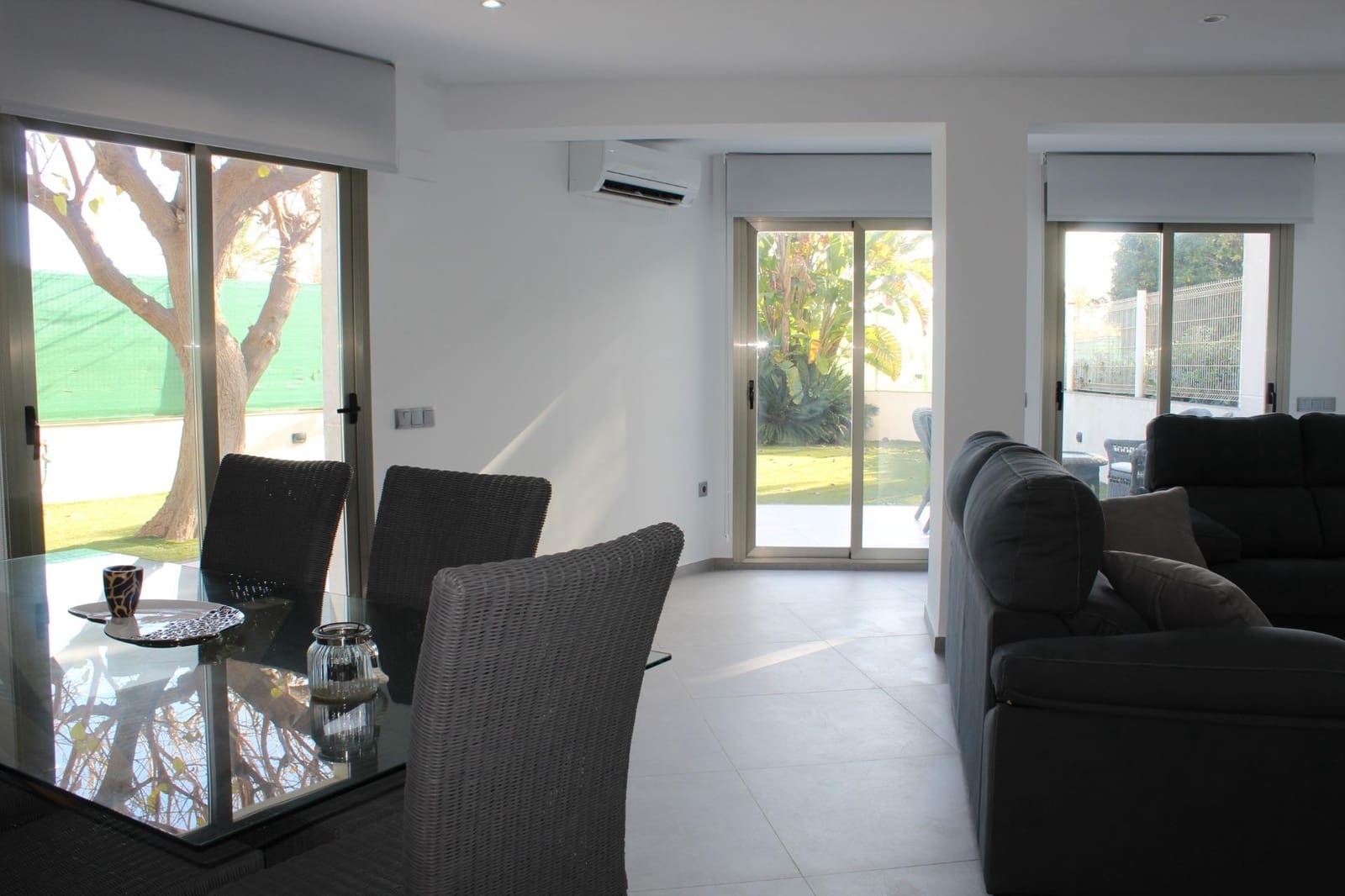 4 soveværelse Semi-Rækkehus til salg i Gandia med garage - € 800.000 (Ref: 8938677)