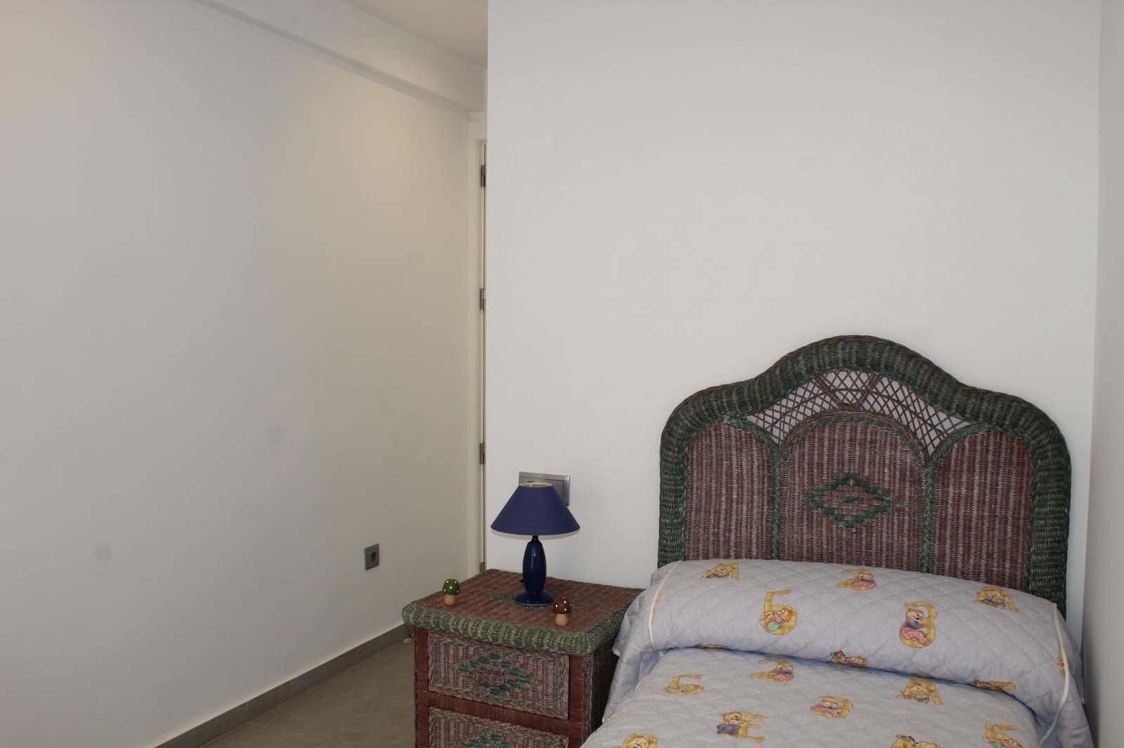 4 soveværelse Semi-Rækkehus til salg i Gandia med garage - € 800.000 (Ref: 8938677)