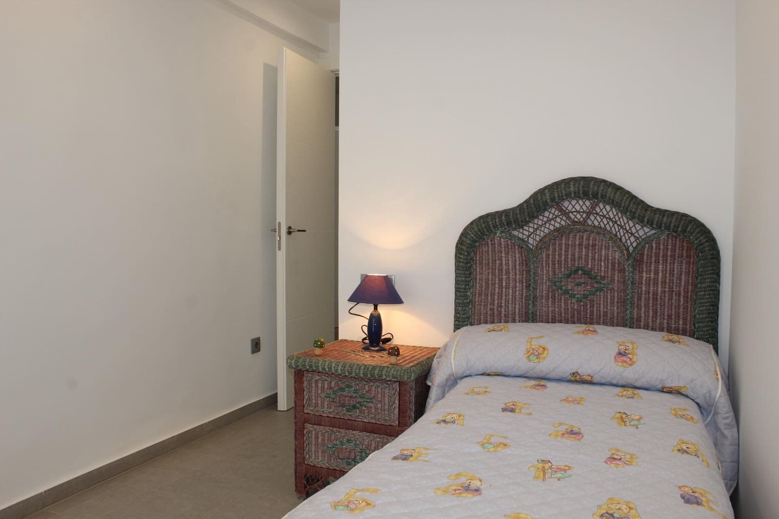 4 soveværelse Semi-Rækkehus til salg i Gandia med garage - € 800.000 (Ref: 8938677)