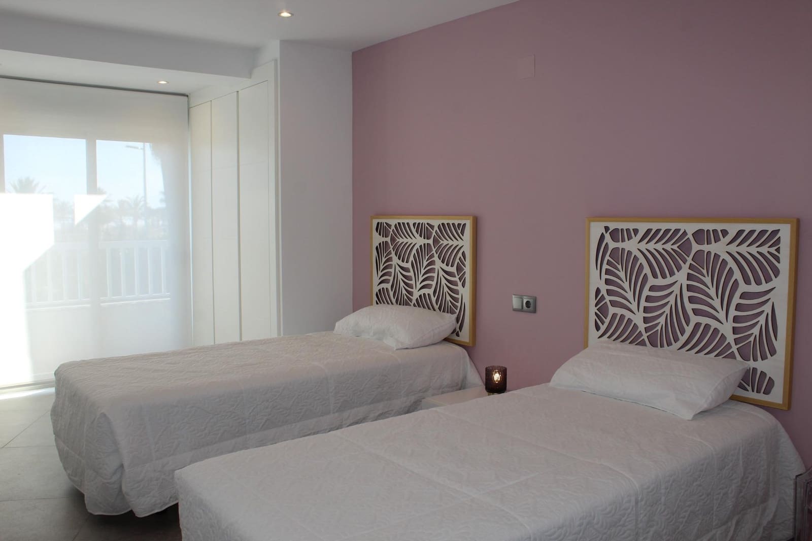 4 soveværelse Semi-Rækkehus til salg i Gandia med garage - € 800.000 (Ref: 8938677)