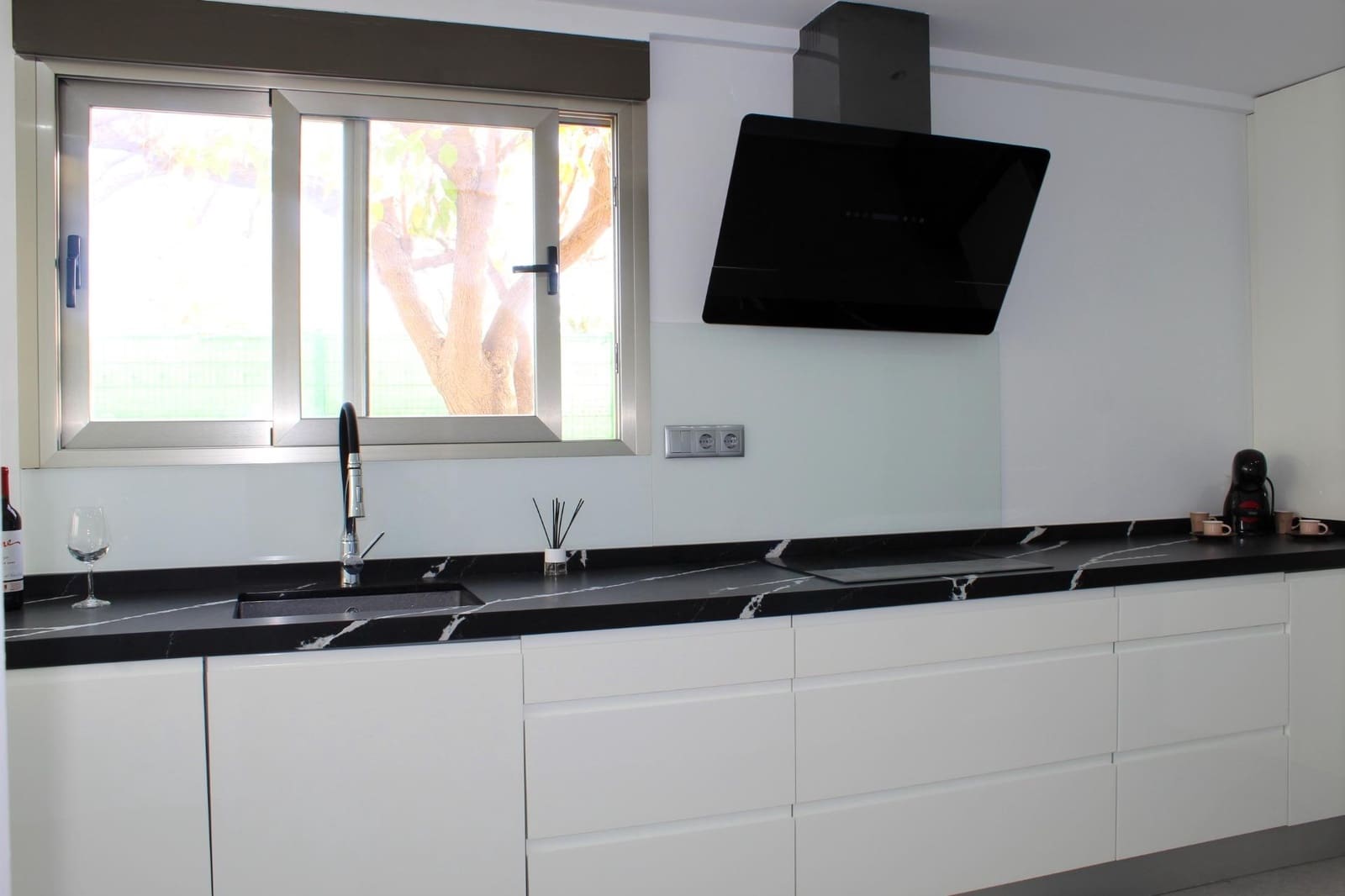 4 soveværelse Semi-Rækkehus til salg i Gandia med garage - € 800.000 (Ref: 8938677)