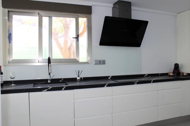 4 Zimmer Doppelhaus zu verkaufen in Gandia mit Garage - 800.000 € (Ref: 8938677)