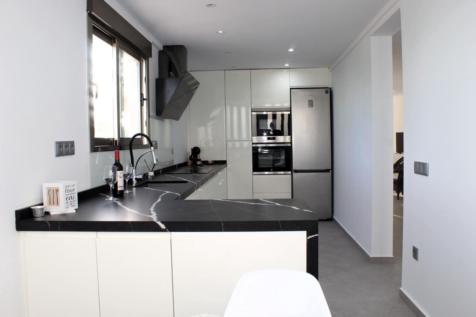 4 soveværelse Semi-Rækkehus til salg i Gandia med garage - € 800.000 (Ref: 8938677)