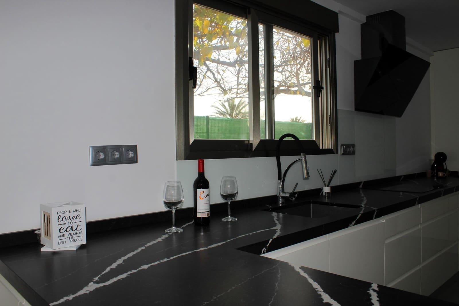 4 soveværelse Semi-Rækkehus til salg i Gandia med garage - € 800.000 (Ref: 8938677)