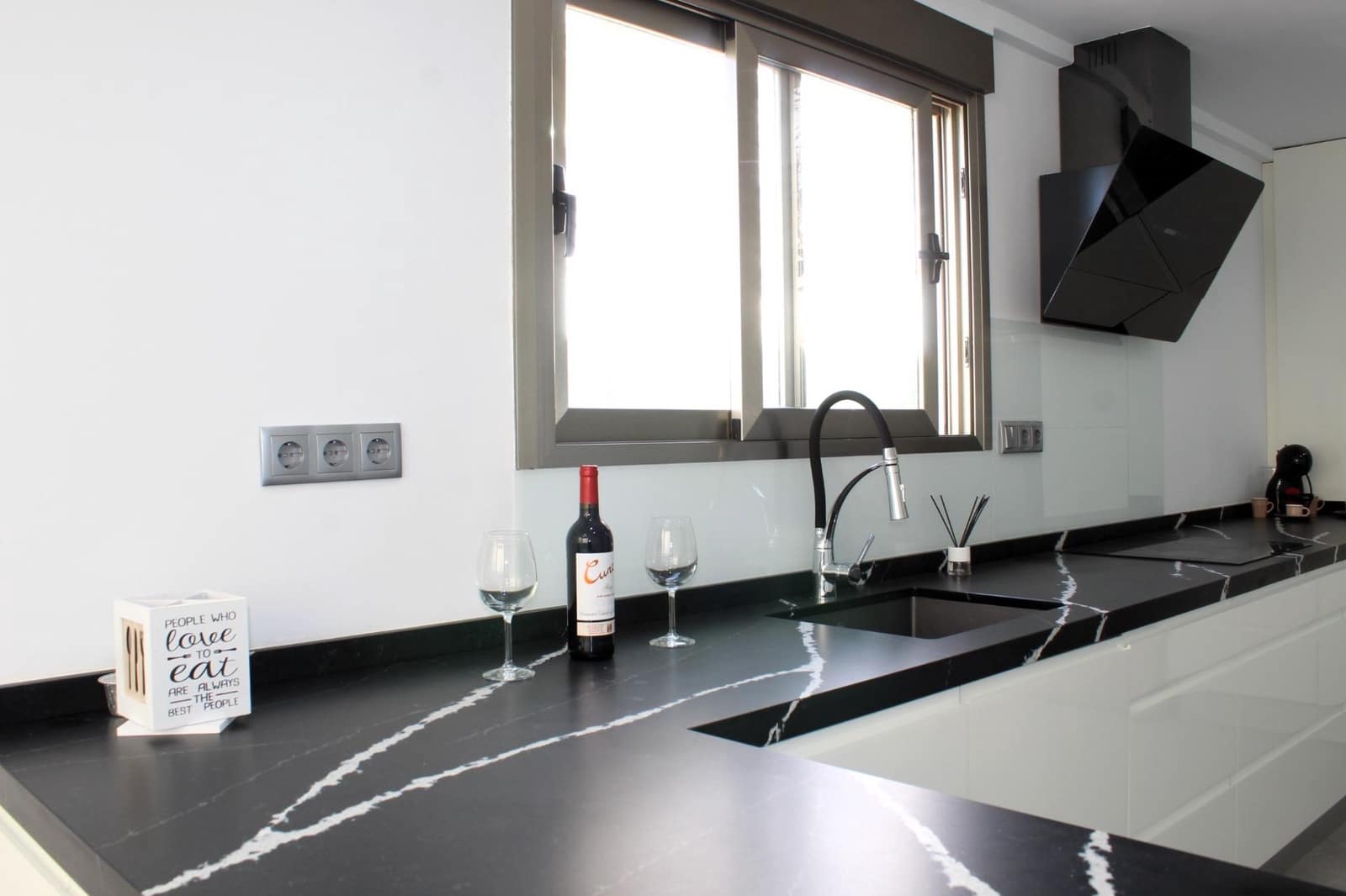 4 soveværelse Semi-Rækkehus til salg i Gandia med garage - € 800.000 (Ref: 8938677)