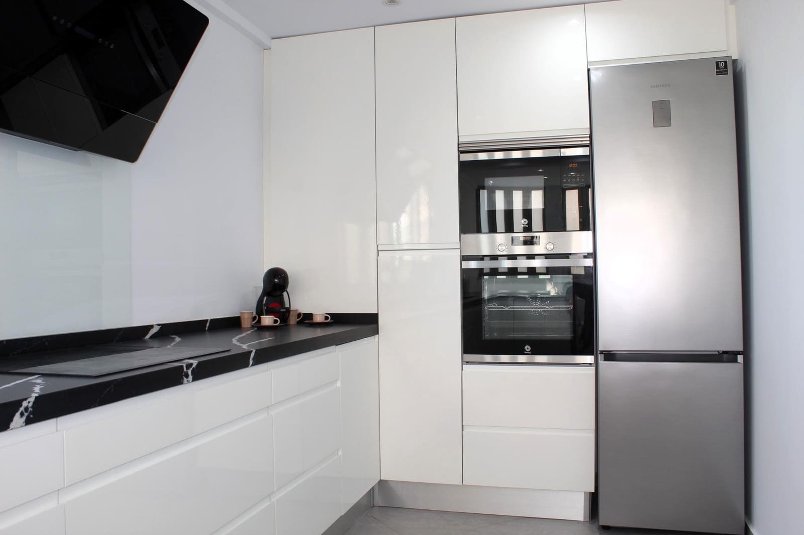 4 soveværelse Semi-Rækkehus til salg i Gandia med garage - € 800.000 (Ref: 8938677)