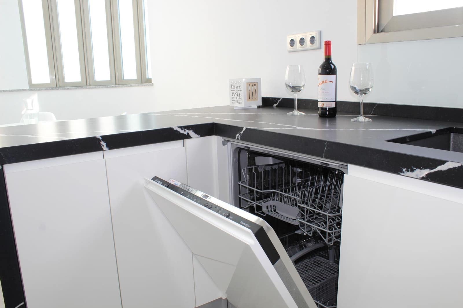 4 soveværelse Semi-Rækkehus til salg i Gandia med garage - € 800.000 (Ref: 8938677)