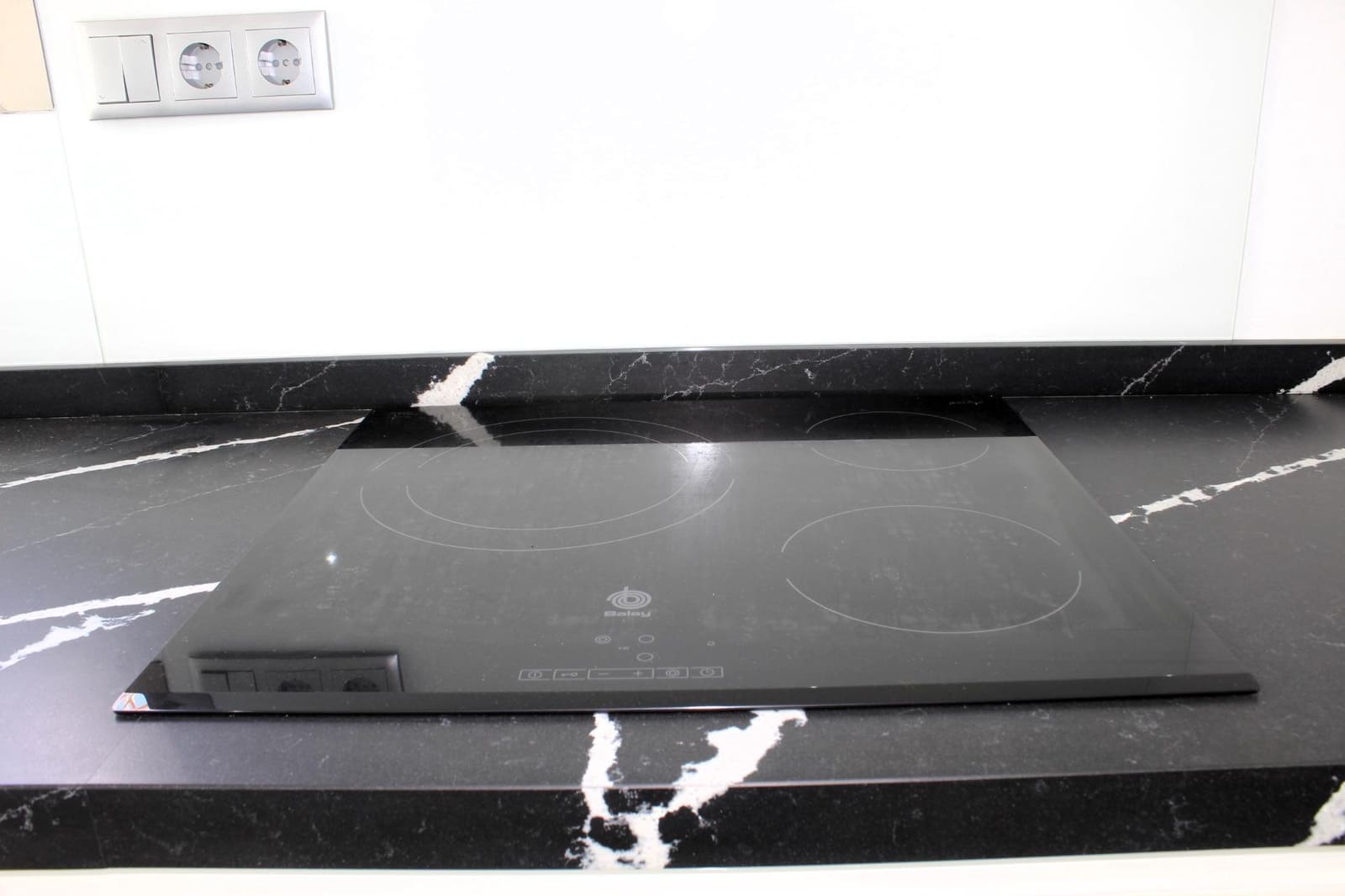 4 soveværelse Semi-Rækkehus til salg i Gandia med garage - € 800.000 (Ref: 8938677)