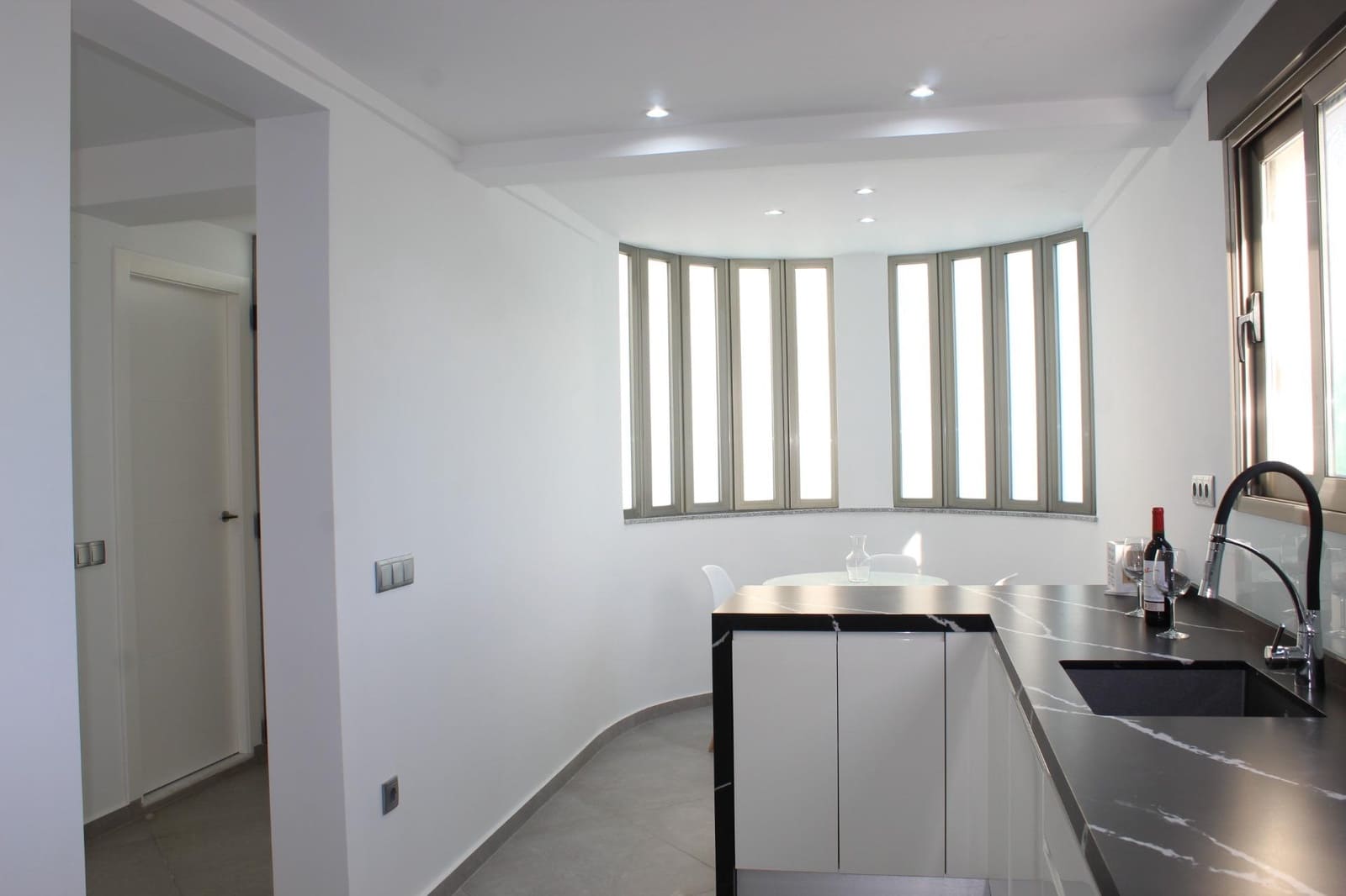 4 soveværelse Semi-Rækkehus til salg i Gandia med garage - € 800.000 (Ref: 8938677)