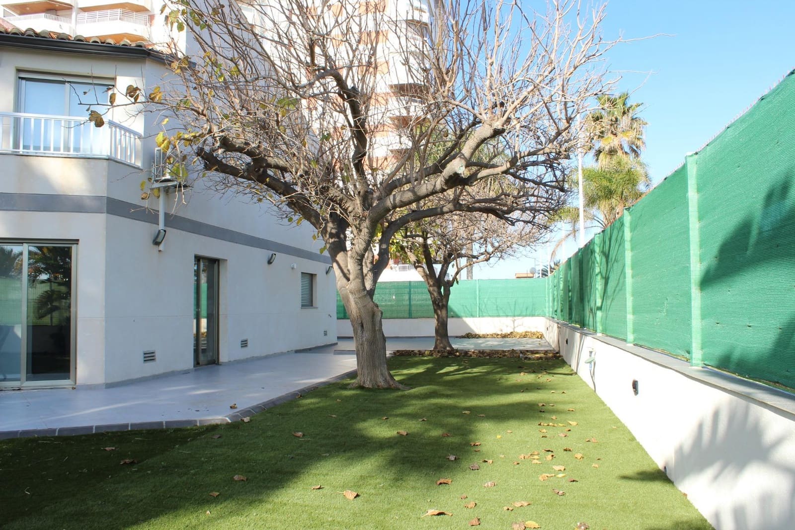 4 soveværelse Semi-Rækkehus til salg i Gandia med garage - € 800.000 (Ref: 8938677)